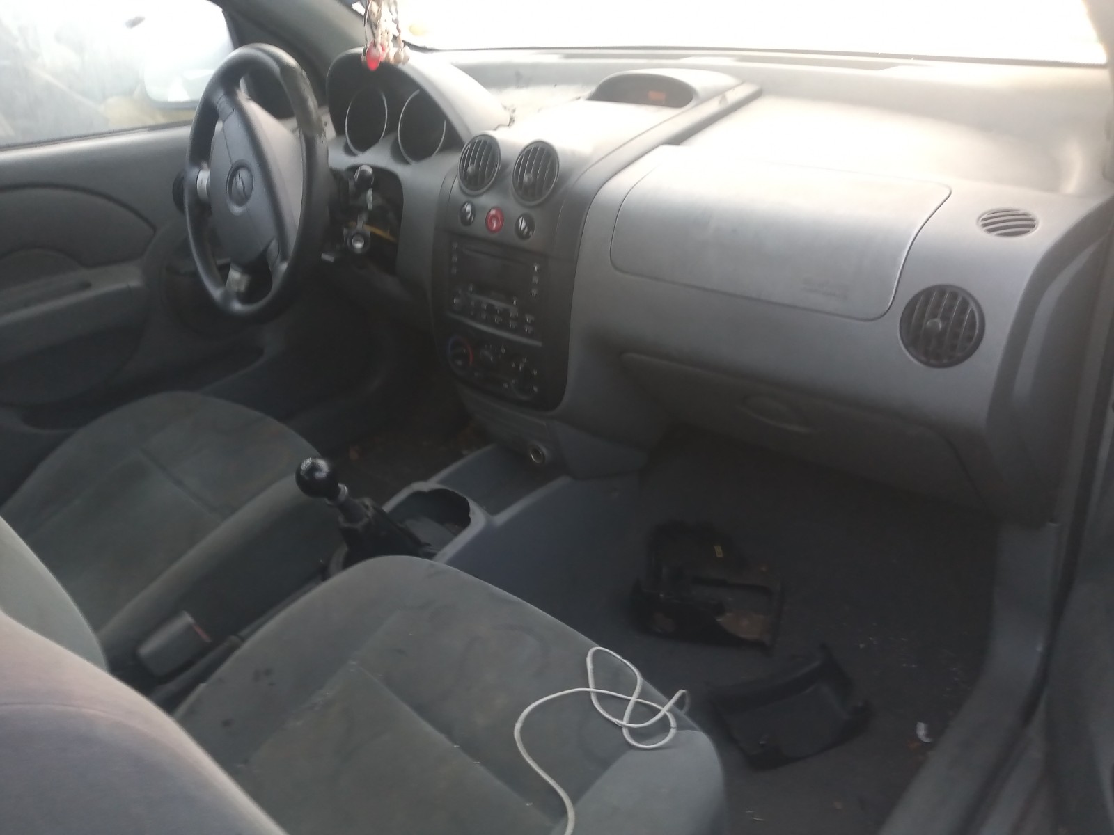  Chevrolet AVEO 2004    EN DESARME